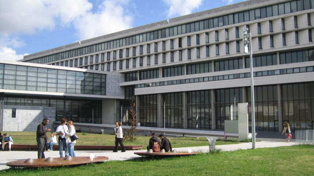 CY CERGY